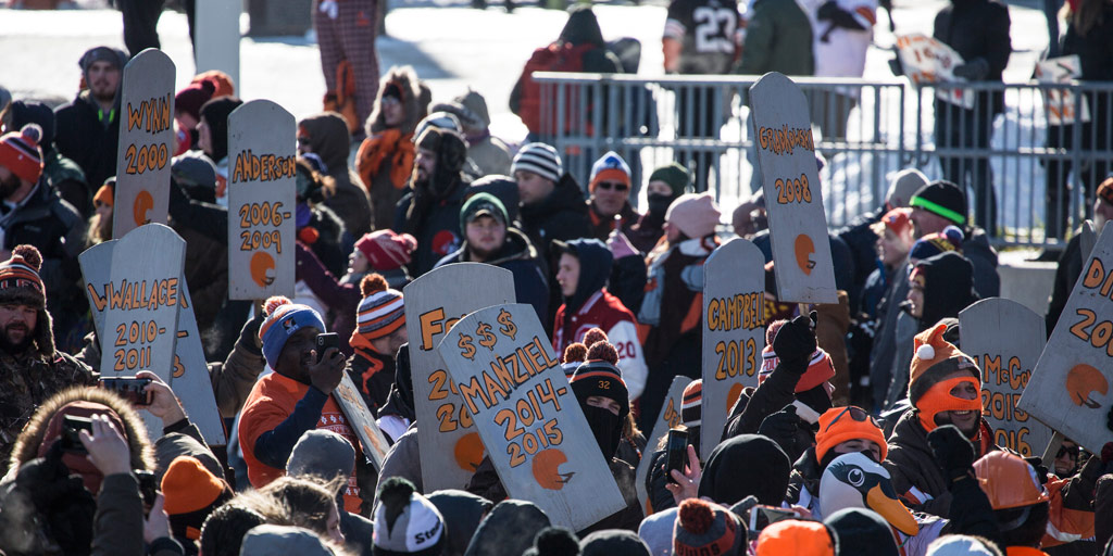 Best signs and floats from Browns' 0-16 'Perfect Season' parade