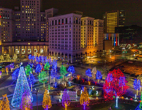 Cleveland Downtown Alliance_Winterfest_Tree Lighting_Public Square_Cleveland is pretty for Christmas decorations to see_in Northeast Ohio Cleveland Downtown Alliance_Winterfest_Tree Lighting_Public Square_Cleveland is pretty for Christmas decorations to see_in Northeast Ohio
